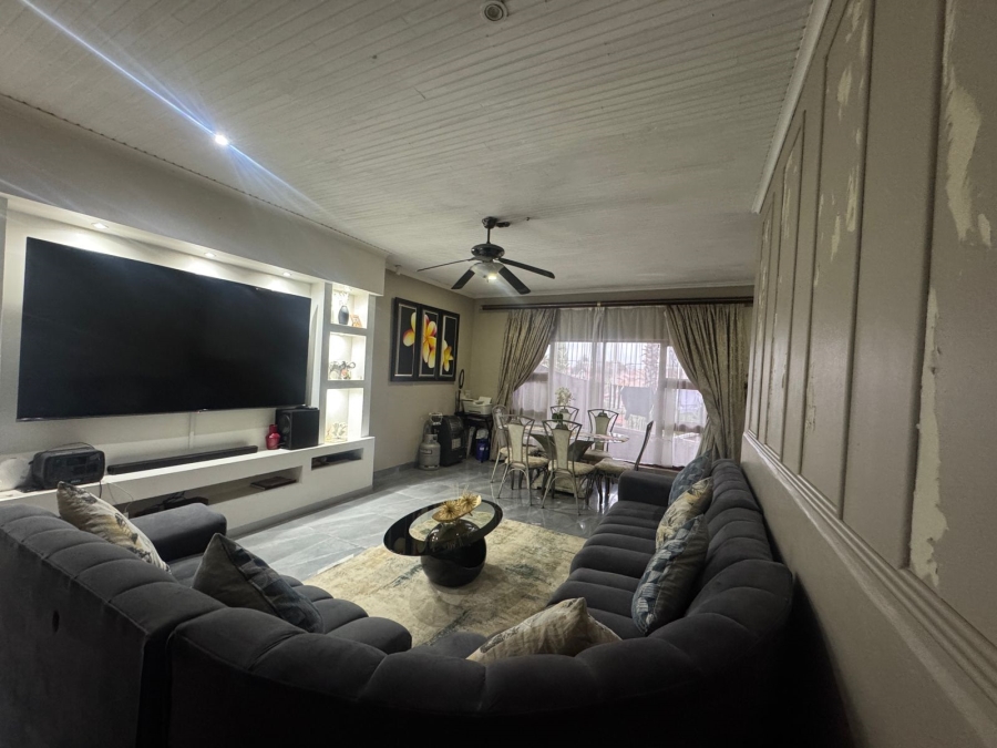 5 Bedroom Property for Sale in Amalinda Eastern Cape